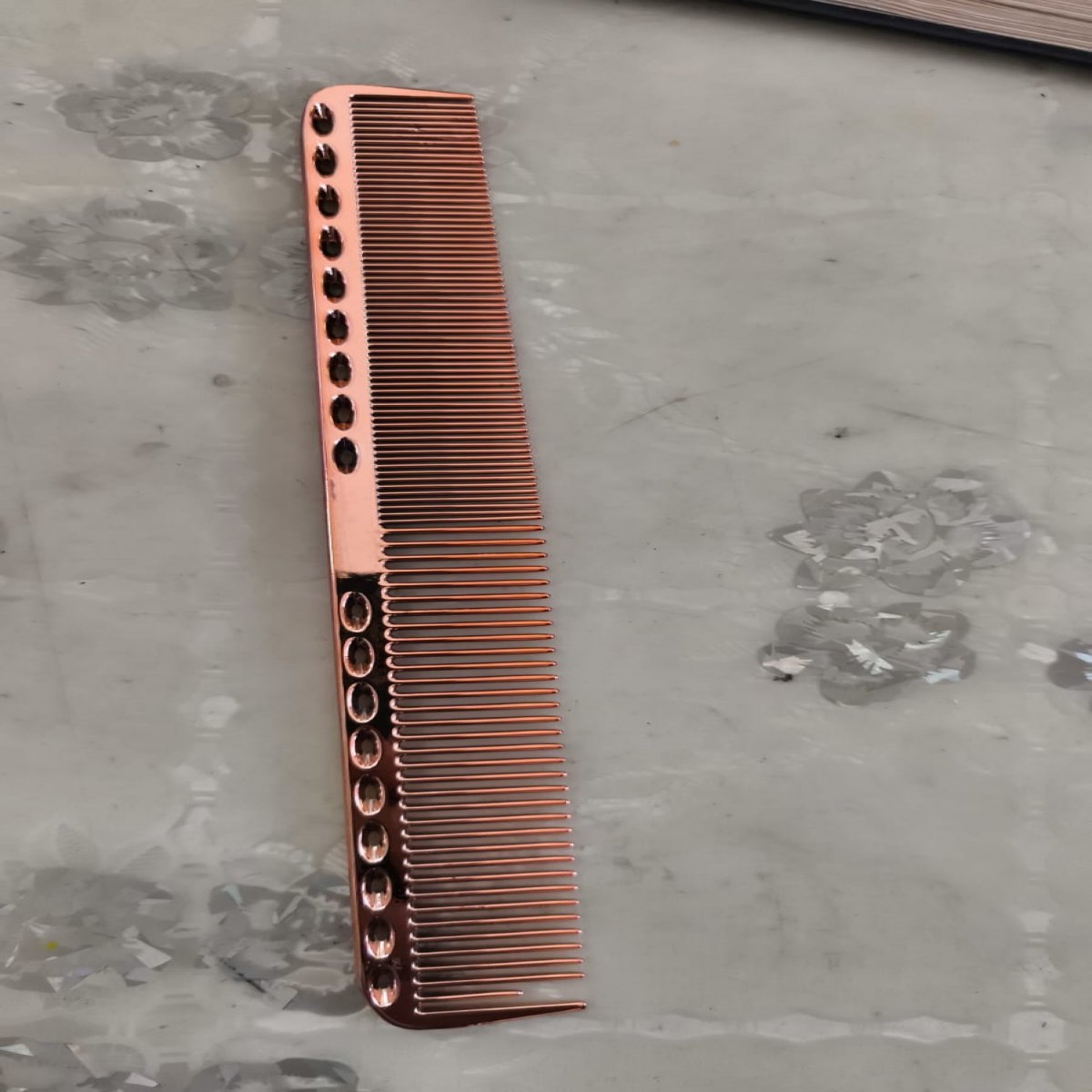 Metal Renkli Kuaför Kesim Tarağı 